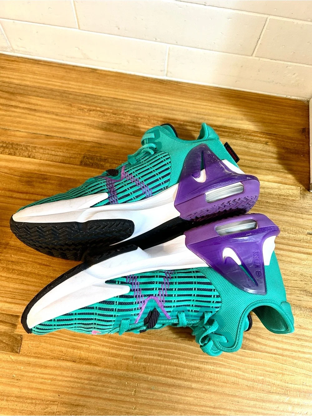 Nike Lebron Witness VI Clear Emerald/Wild Berry CZ4052-300 Men's Sneakers Sz 8.5